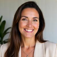 Ritratto professionale di Maria Rossi, trainer specializzata in fitness per adulti